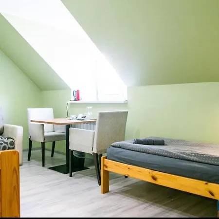 Sesoon Hostel *